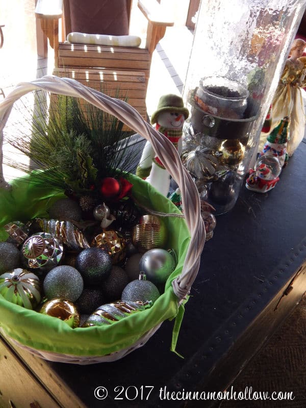 Christmas Decorations Ideas: Basket Of Ornaments