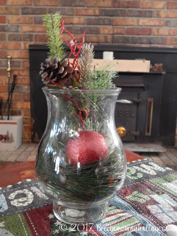 Christmas Decorations Ideas: Vase and Greenery