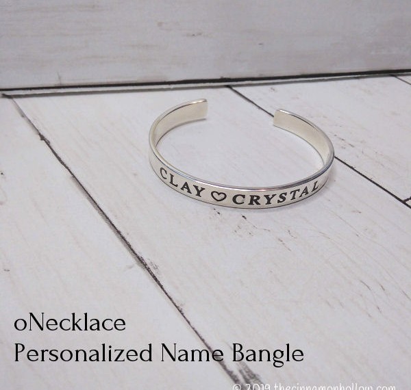 oNecklace Personalized Name Bangle