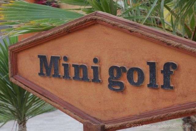 indoor mini golf: winter holiday date ideas
