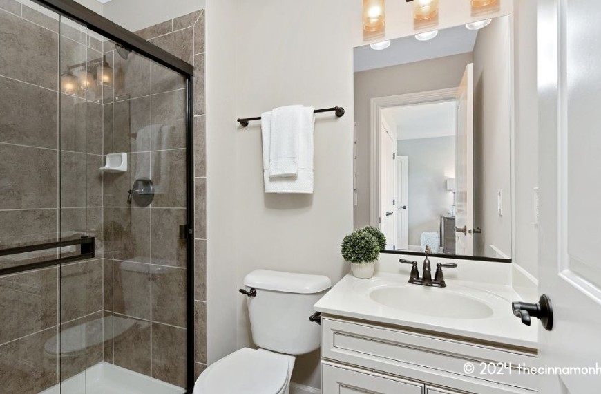 small bathroom - clean your bathroom