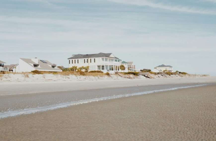 embrace your golden years by living by the beach