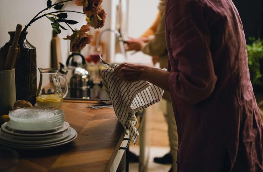 cleaning kitchen towels