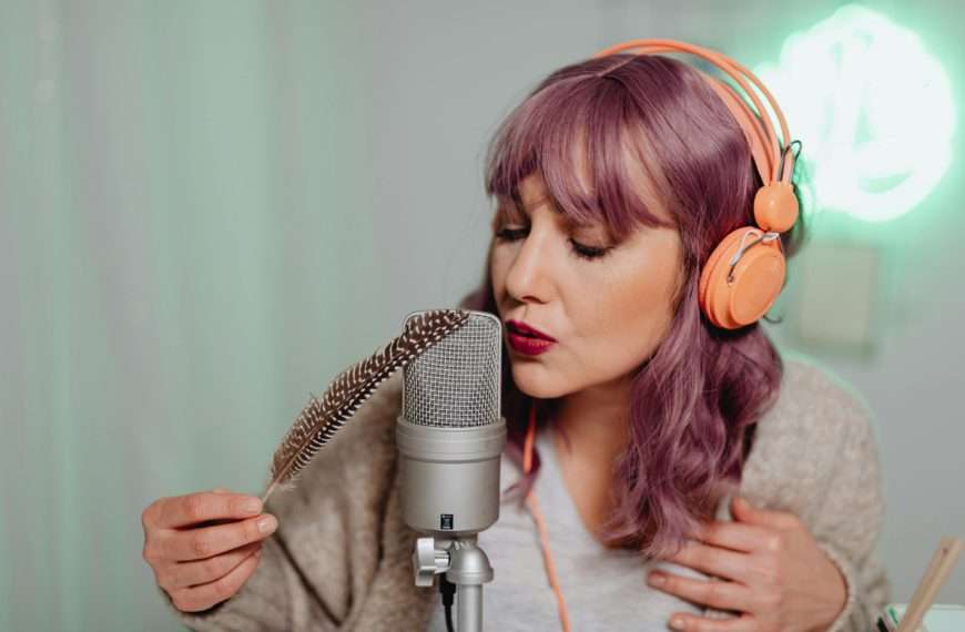 hearing health - woman wearing a headphones