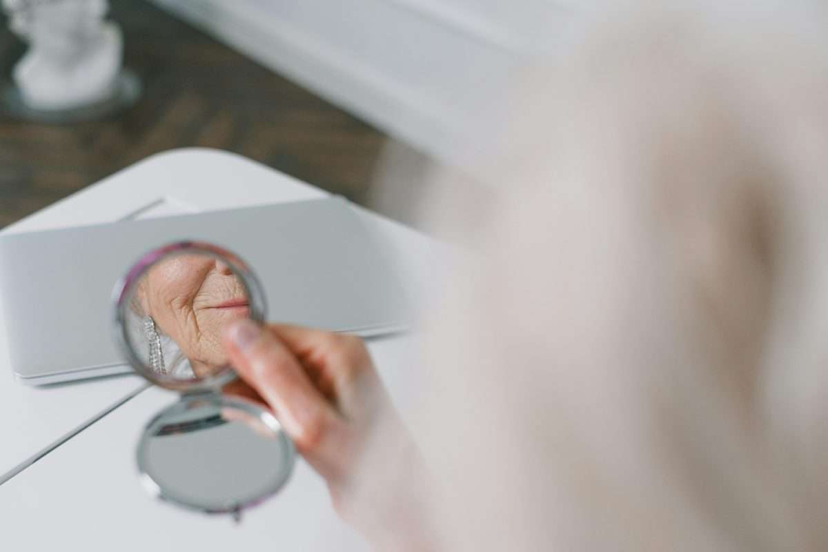 aging affects facial structure