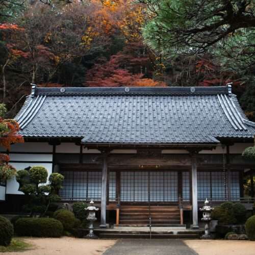 Gran Class Luxury and the Minimalist Zen Gardens of Kamakura