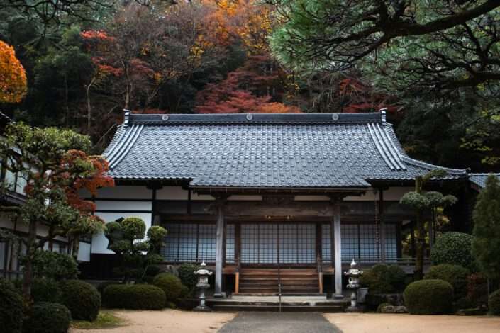 Gran Class Luxury and the Minimalist Zen Gardens of Kamakura