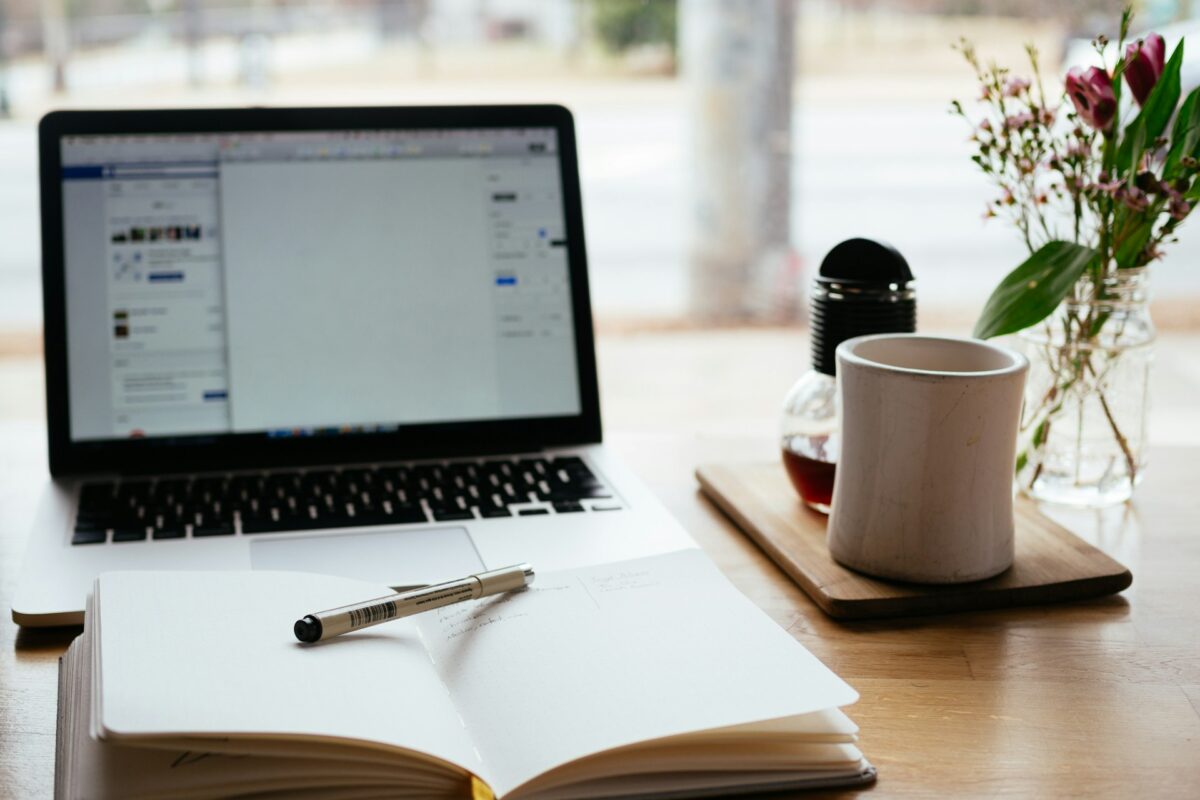 macbook - creating blog content - topic clusters