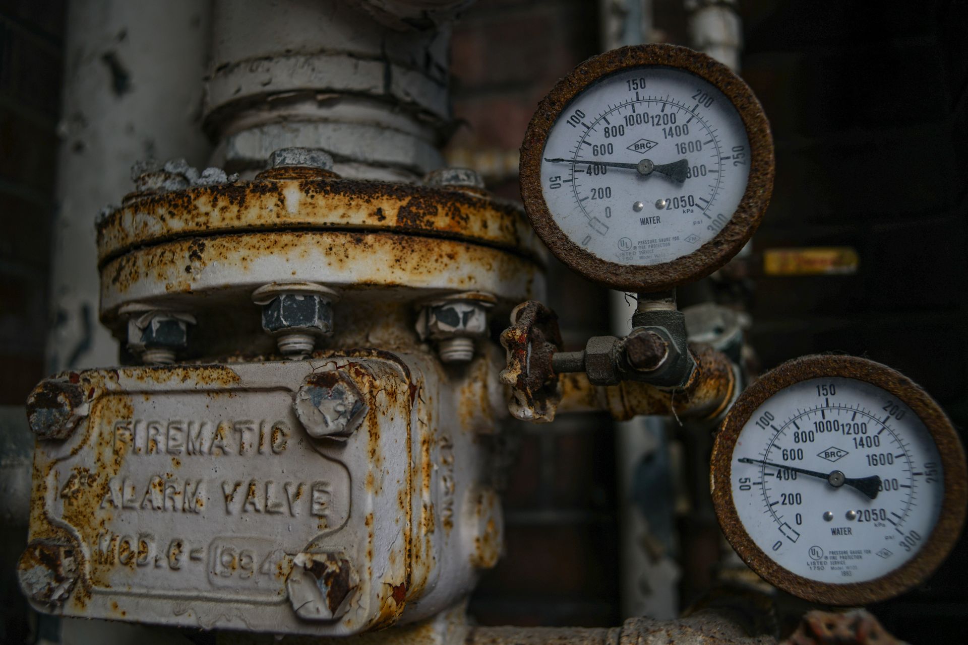 why your shower went cold - hot water heater gauge
