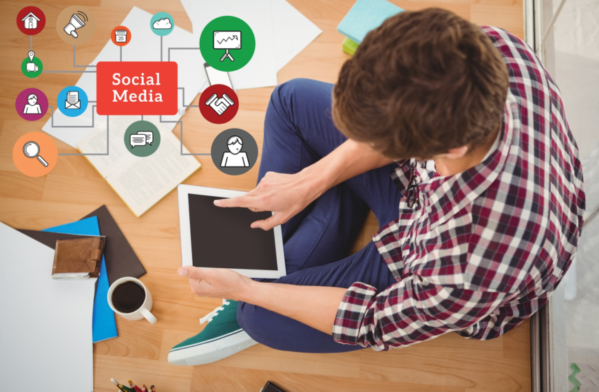 social media assistant for a Fandom Community