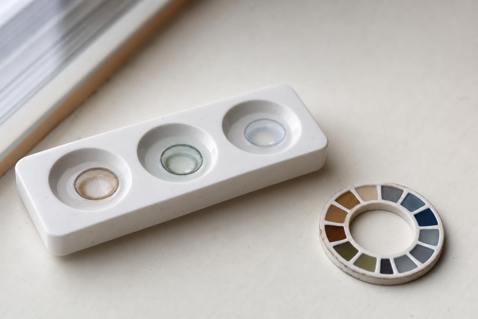 coloured contacts - colored contacts