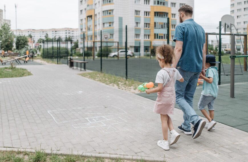 how to keep your family safe in public places
