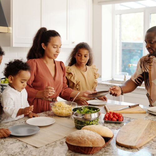 Use AI to Plan Family Meals on a Budget - family preparing food together