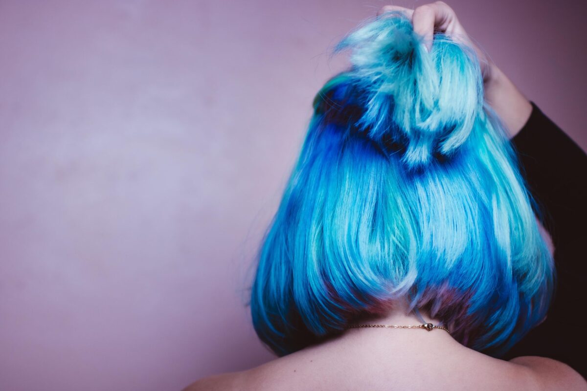 dark blue hair