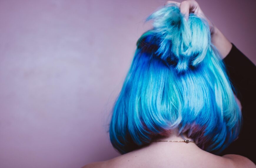 dark blue hair