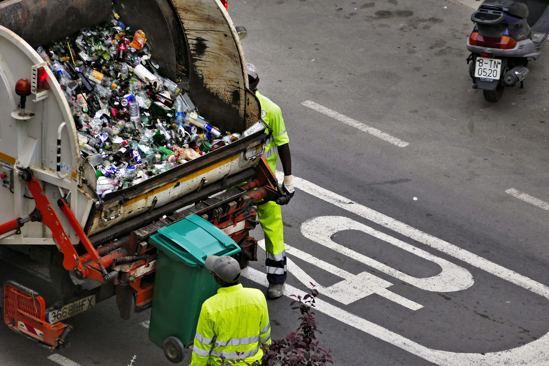 garbage truck - dump truck - turn you junk items into cold hard cash