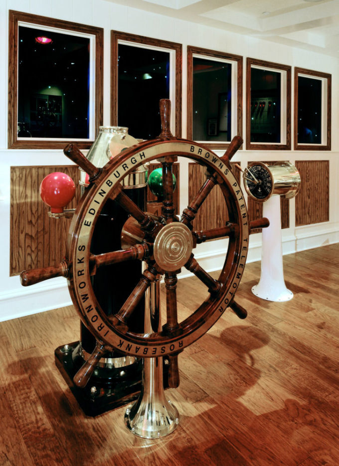 titanic pigeon forge interior wheel
